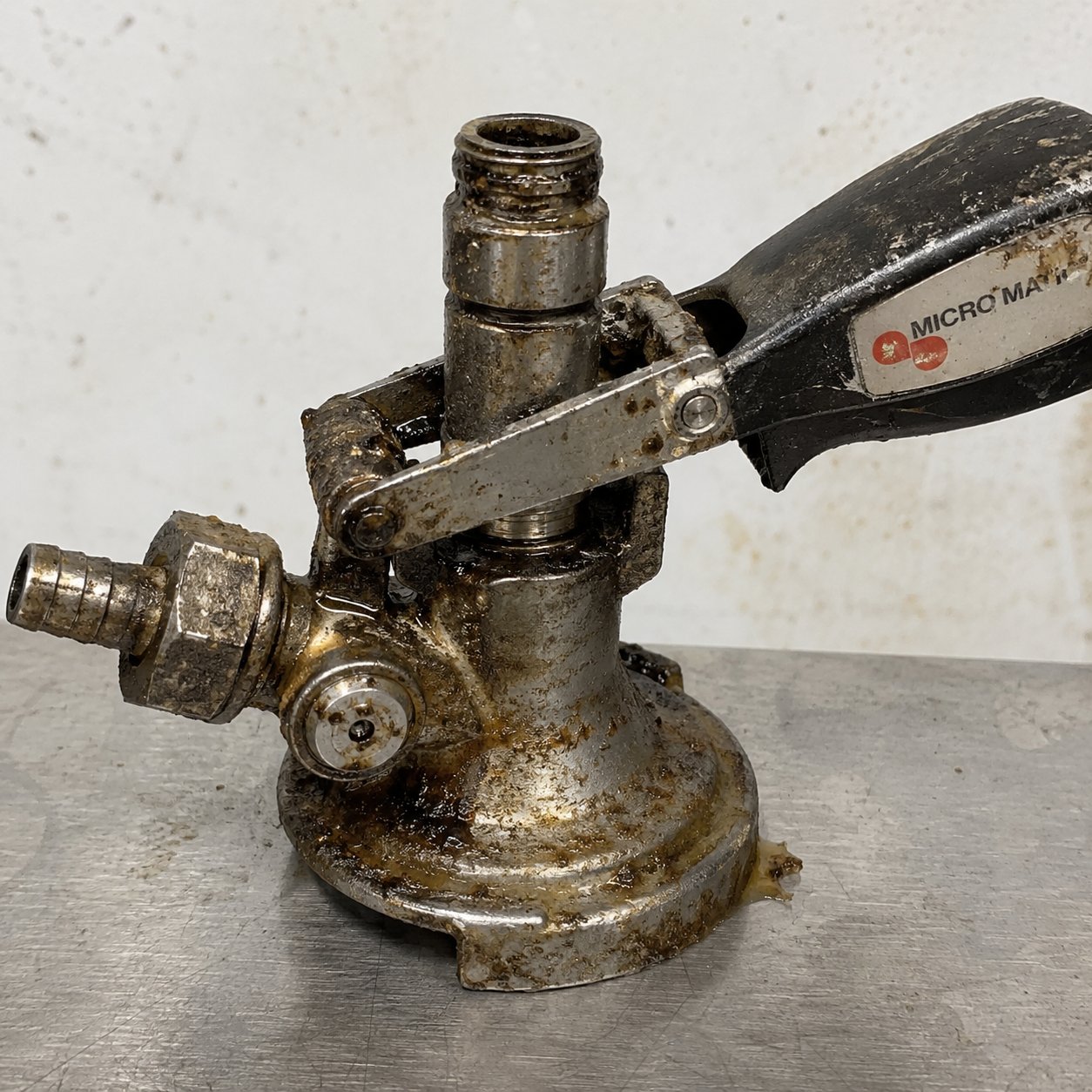 Dirty keg coupler